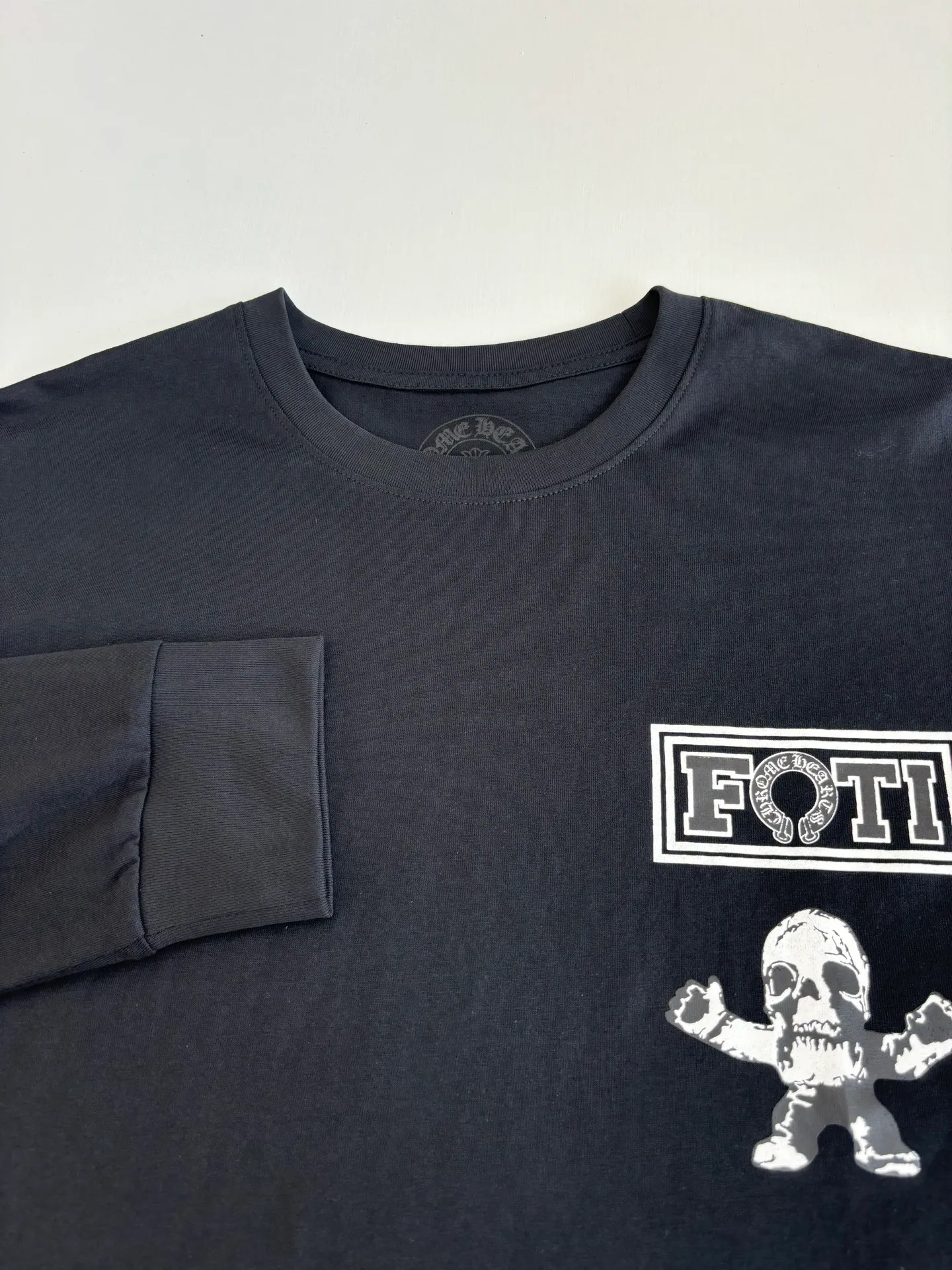 P290 Chrome Heart*/Chrome Heart foti skull colorful printed long sleeves. The fabric is made of 26-woven 220g cotton. The printing is printed with thermoset ink. Customized accessories Size: S/M/L